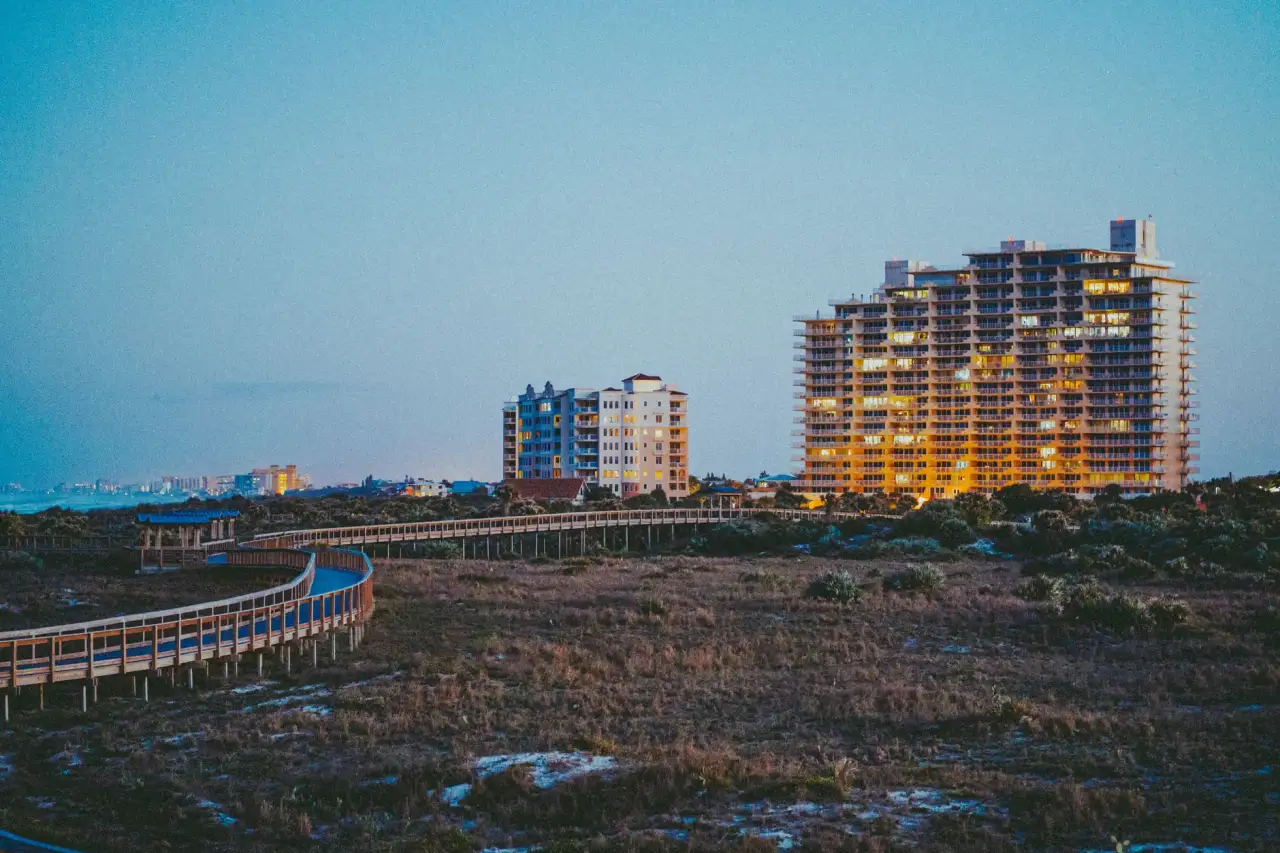 湖北市政园林绿化工程中乡土苗木与景观植物的搭配应用解析